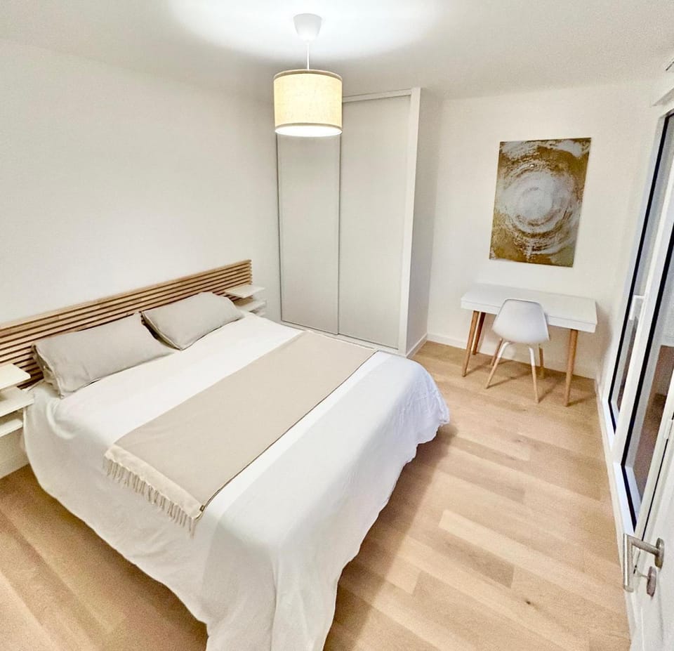Bed, Night, Seating area, wardrobe