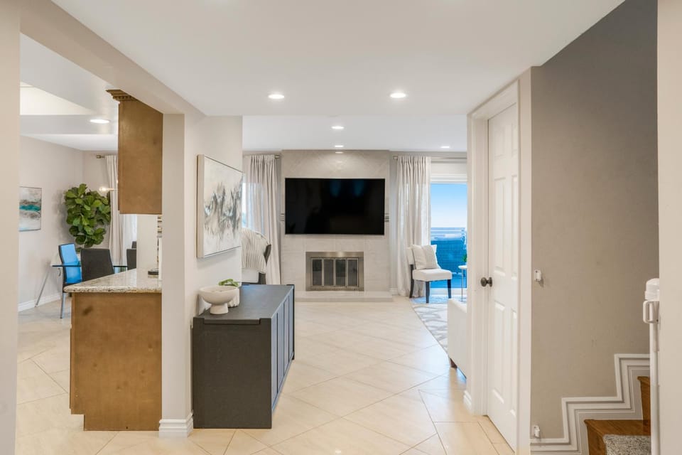 LUX Retreat - Best Views - All Amenities - Central House in Lomita