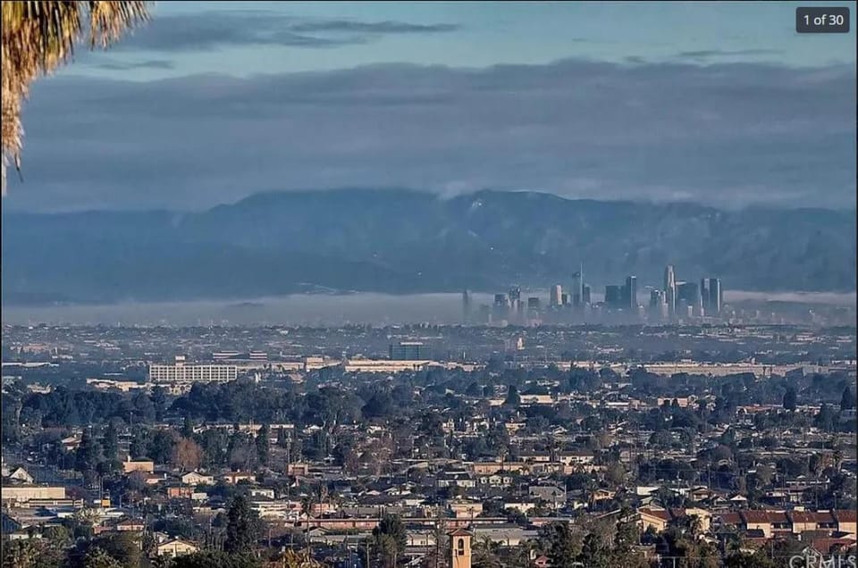 LUX Retreat - Best Views - All Amenities - Central House in Lomita