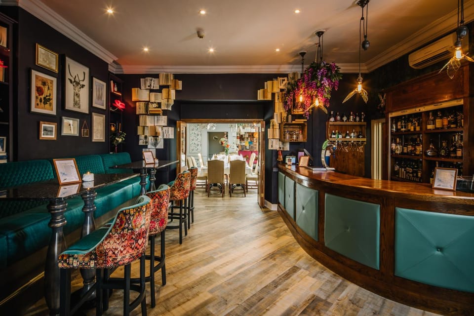 Lounge or bar, Seating area, Alcoholic drinks, Non alcoholic drinks