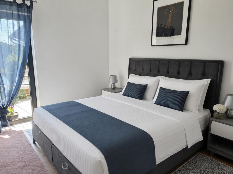Sarajevo Hills-POOL&JACUZZI private garden Home-Near Old Town Apartment in Sarajevo