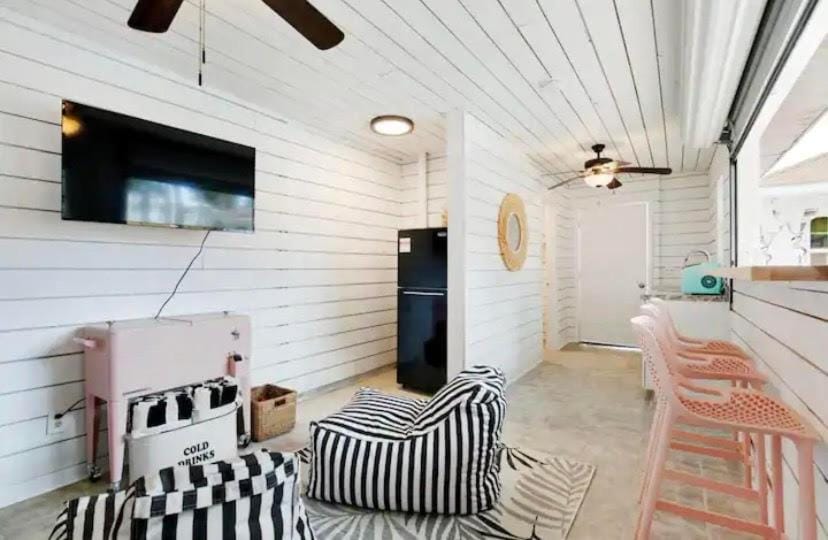 6 Bed 4 Ba Resort Style Home w Heated Pool Apartment in Tybee Island