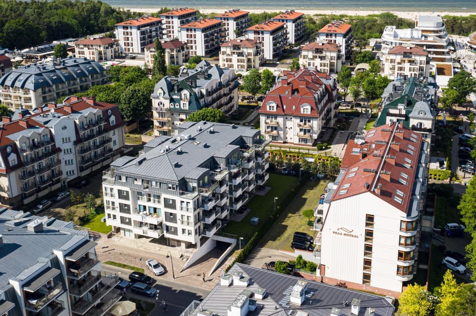 Bird's eye view, City view, Location