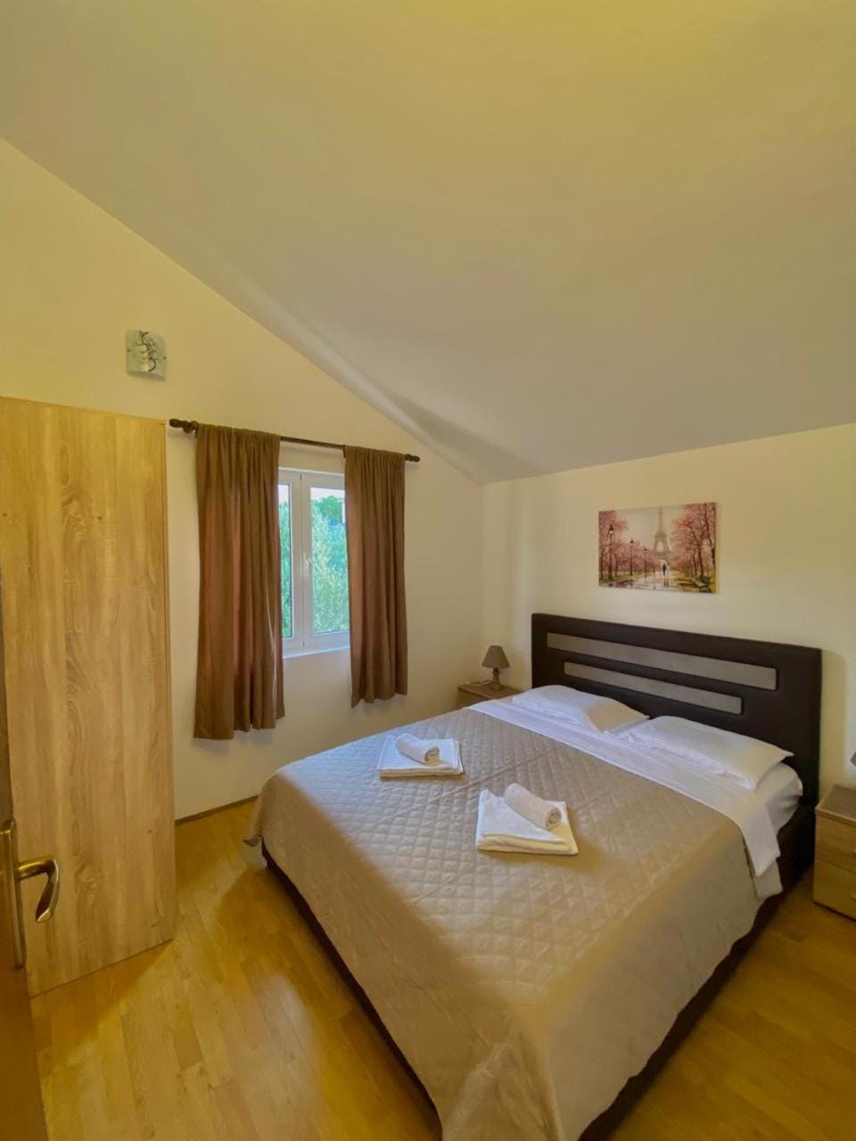 Bed, Photo of the whole room, Bedroom, towels, wardrobe