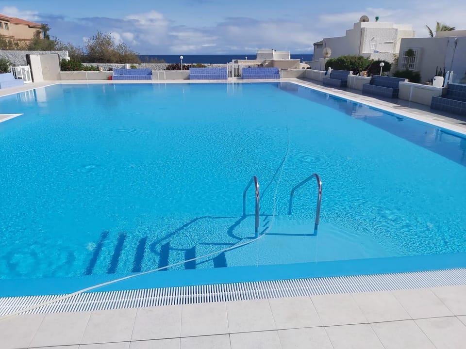 Day, Pool view, Swimming pool, sunbed