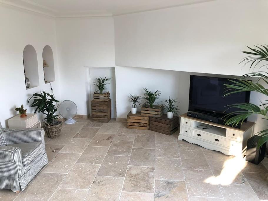 Cosy apartment close to beach, great views & pool House in French Riviera