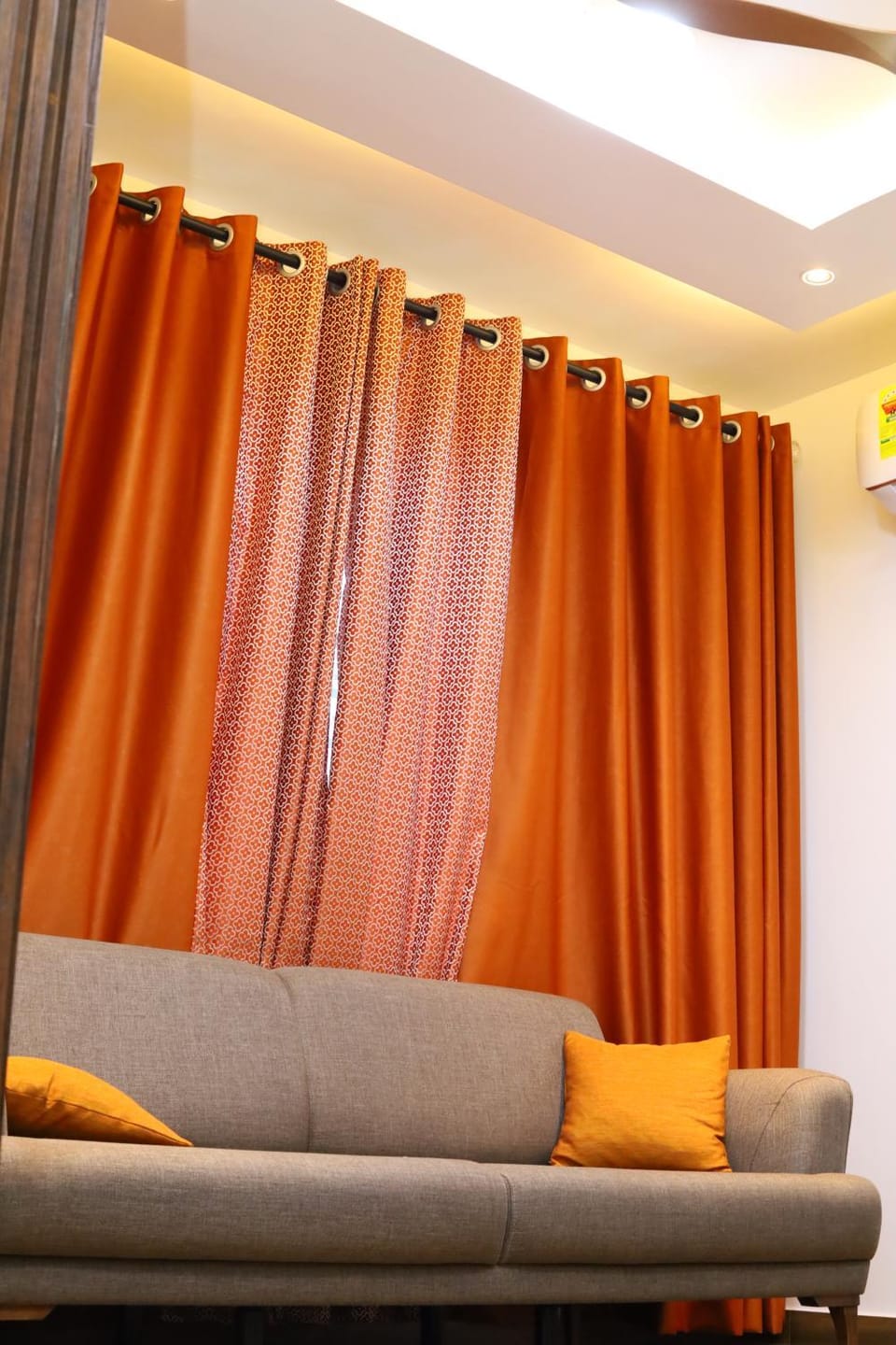 Living room, Seating area, air conditioner