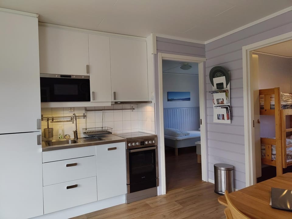 Kitchen or kitchenette, Bedroom, oven, stove