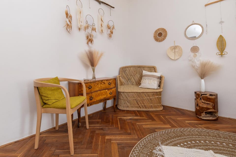 Seating area, Bedroom