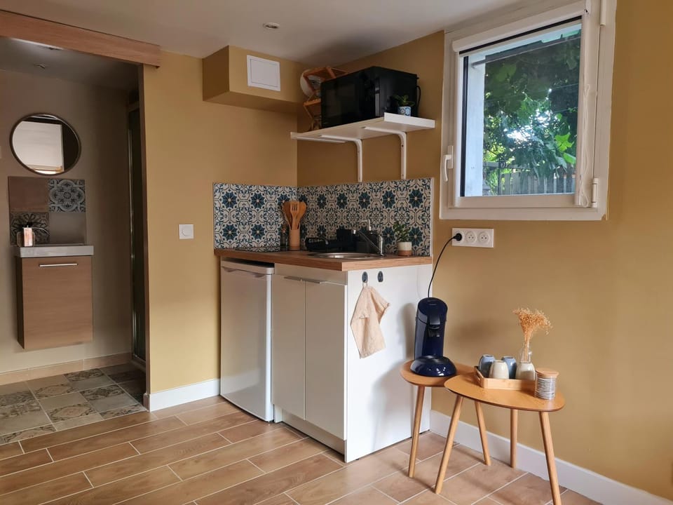 Kitchen or kitchenette, stove