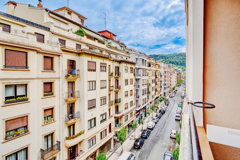 Neighbourhood, Street view, Location, Parking