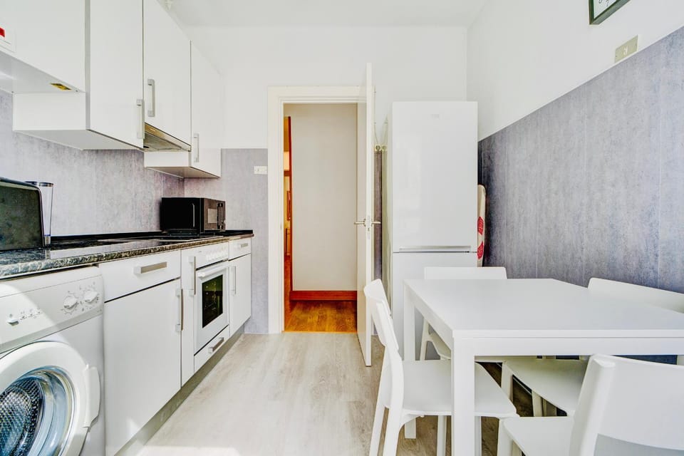 Kitchen or kitchenette, Dining area, oven, stove, toaster, washing machine