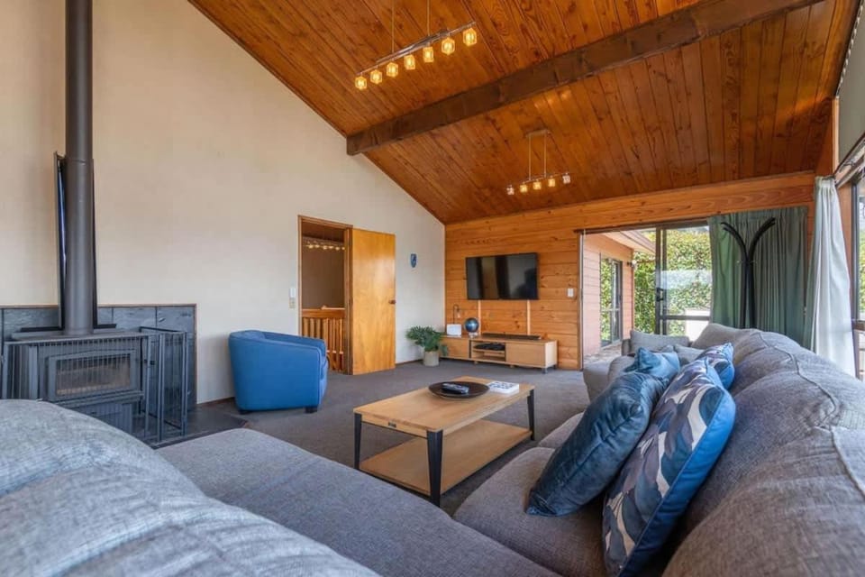 Deluxe Redwoods House in Rotorua