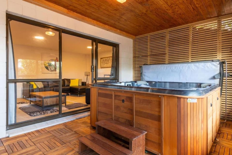 Deluxe Redwoods House in Rotorua