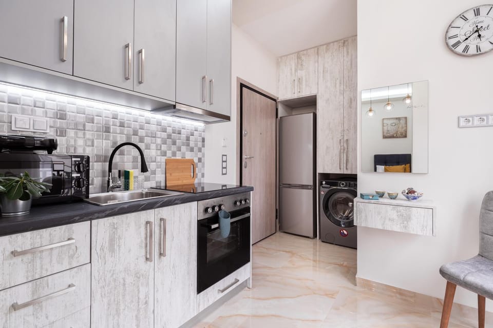 Coffee/tea facilities, Kitchen or kitchenette, oven, stove, washing machine