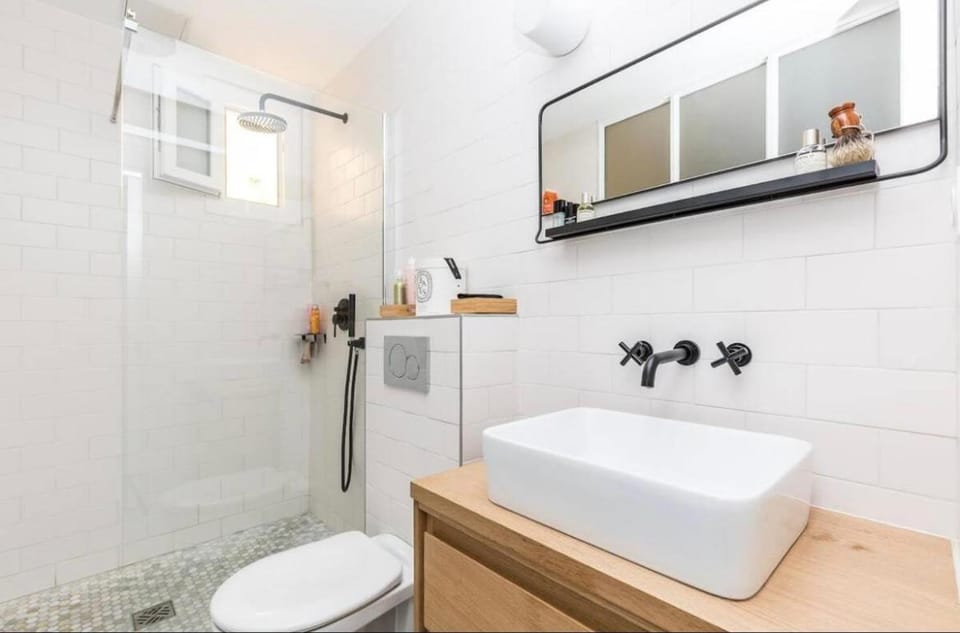 Shower, Toilet, Bathroom, Bath, towels