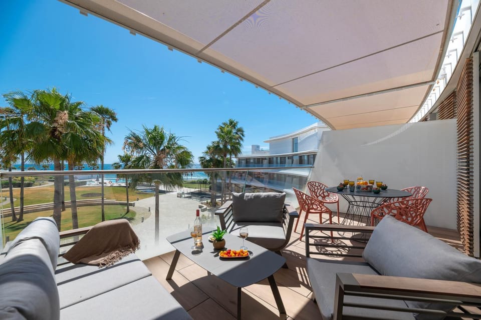 View (from property/room), Balcony/Terrace, Seating area, Garden view, Sea view