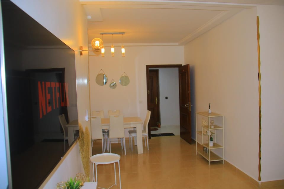 Appartement lumineux 2 chambres clim, Wi-Fi, parking proche corniche Tanger Apartment in Tangier