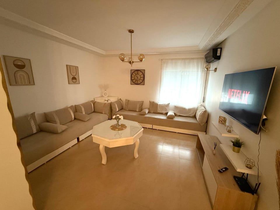 Appartement lumineux 2 chambres clim, Wi-Fi, parking proche corniche Tanger Apartment in Tangier