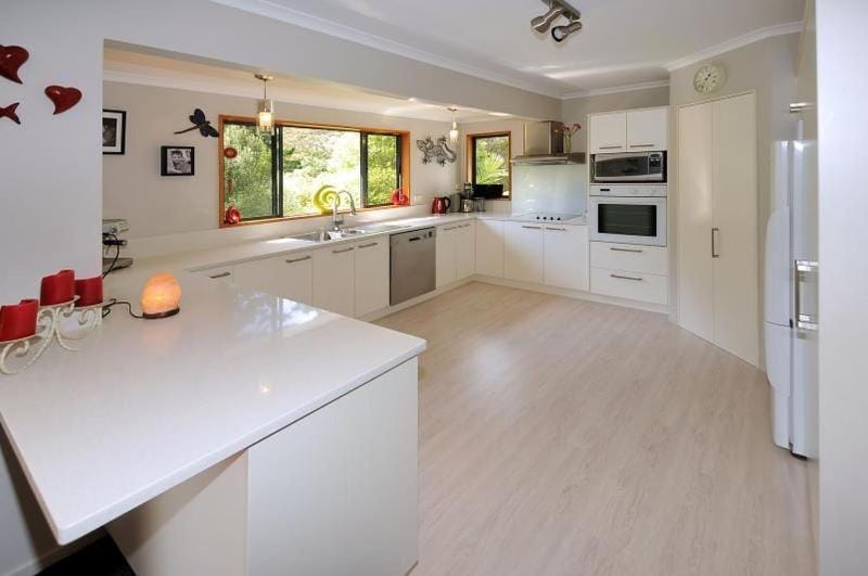 Dining area, dishwasher, minibar, oven, stove