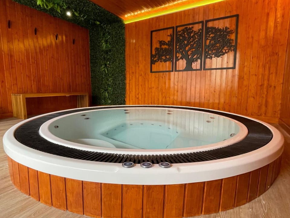 Hot Tub, Spa and wellness centre/facilities