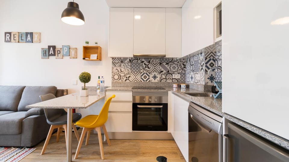 Kitchen or kitchenette, Living room, Seating area, Dining area, dishwasher, oven, stove