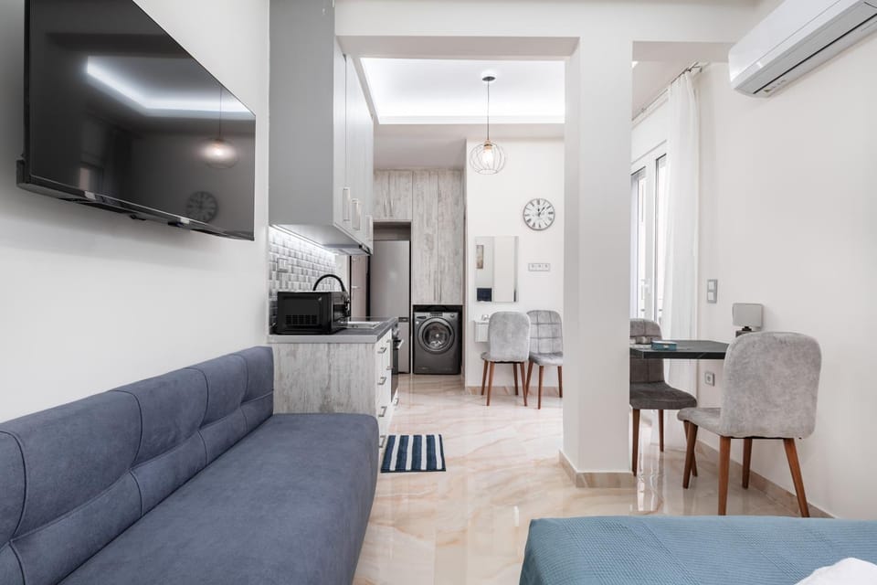 TV and multimedia, Seating area, air conditioner