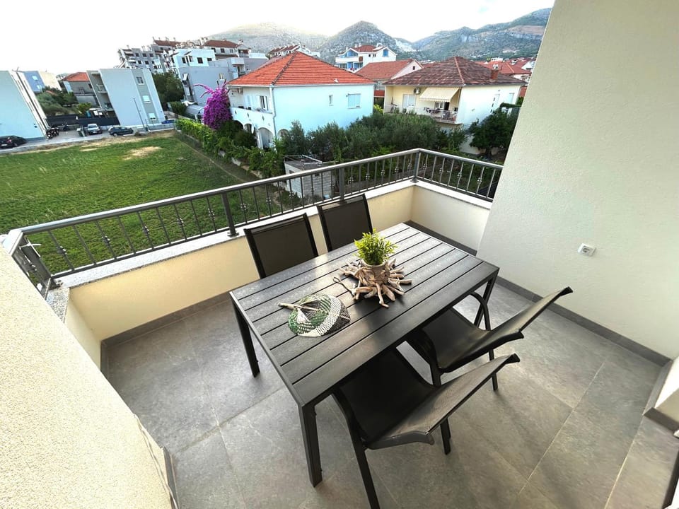 Day, View (from property/room), Balcony/Terrace, Seating area, Dining area