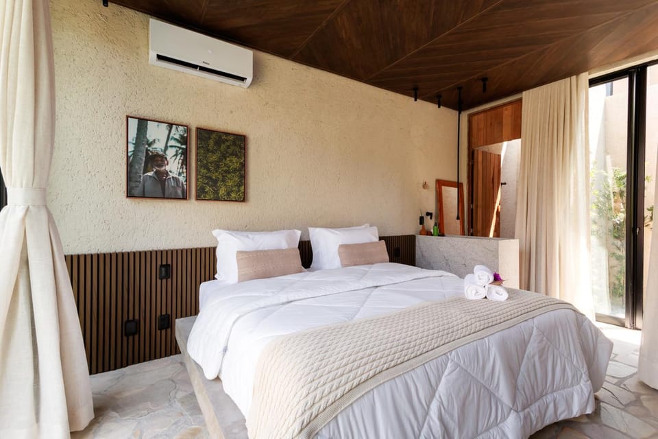 Bed, Photo of the whole room, Bedroom, air conditioner