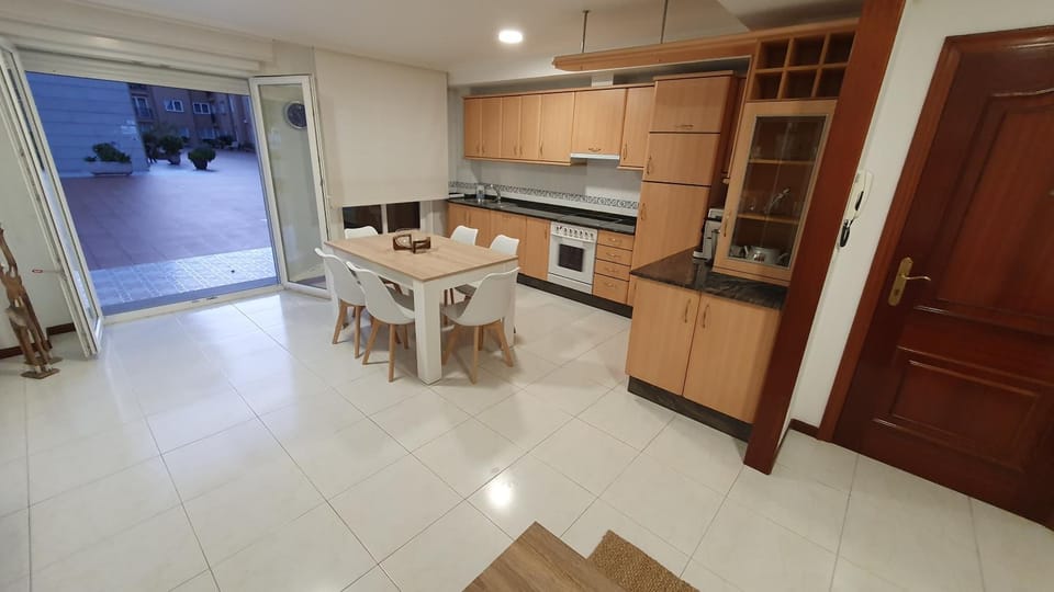Kitchen or kitchenette, Dining area, stove