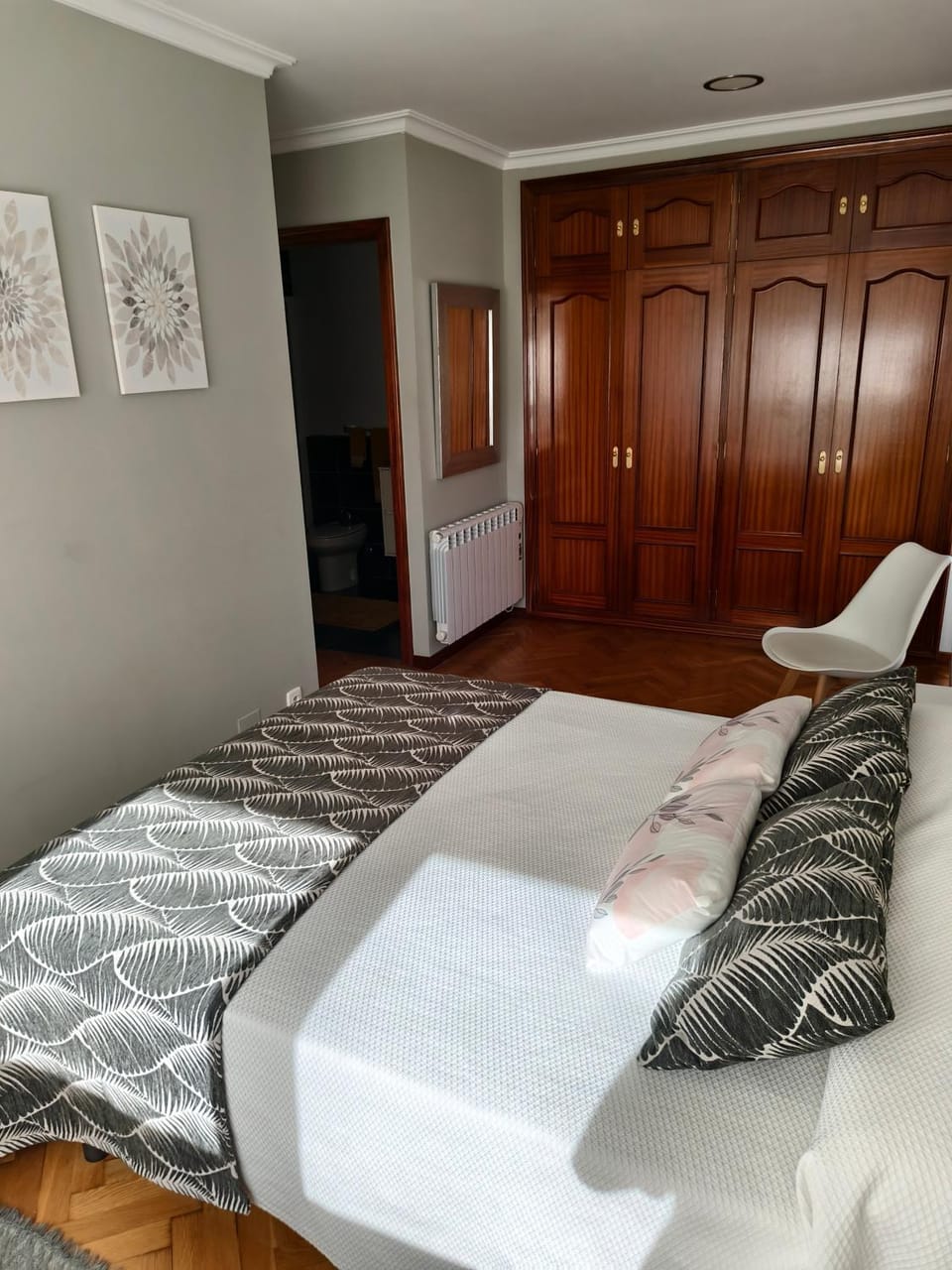 Bed, Decorative detail, Bedroom