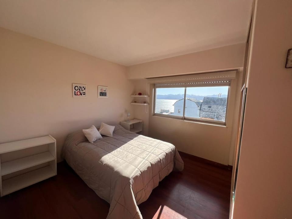 Departamento Centro ! Excelente ubicación y vista al lago! Apartment in San Carlos Bariloche