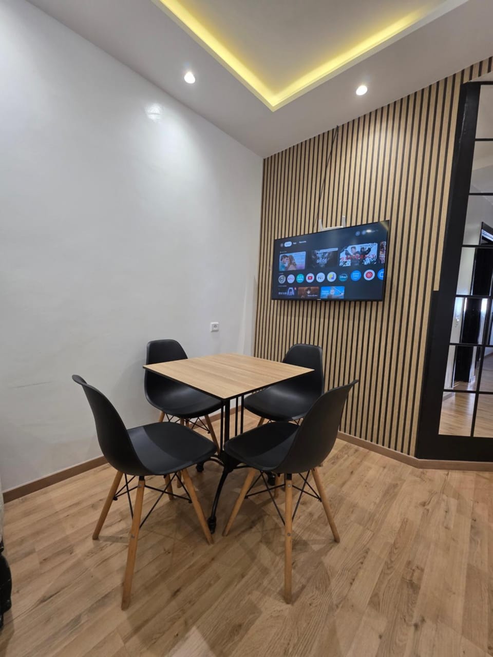 TV and multimedia, Living room, Dining area