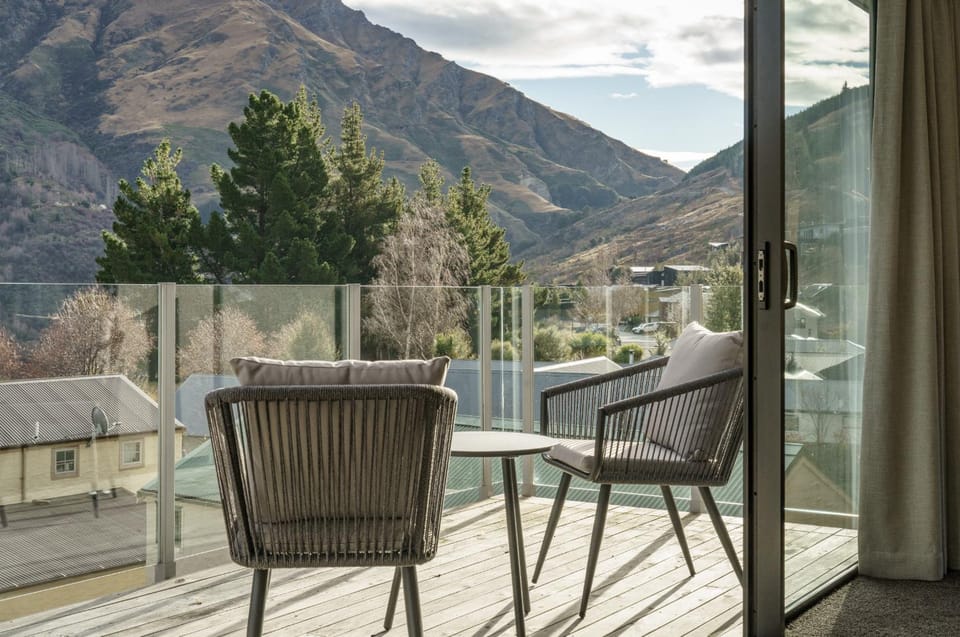 Balcony/Terrace, Balcony/Terrace, Mountain view