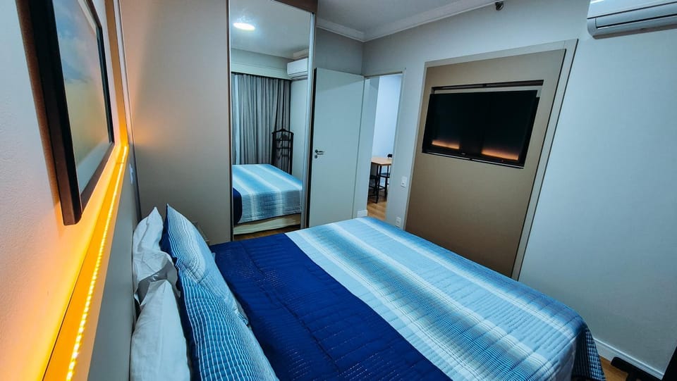 Bed, TV and multimedia, Photo of the whole room, Bedroom, air conditioner