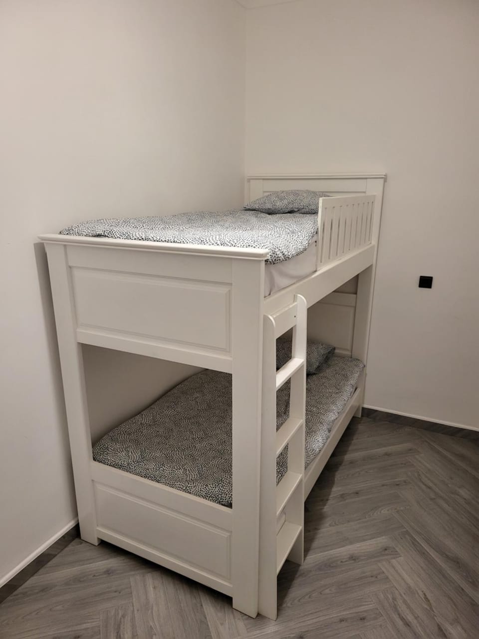 Bedroom, bunk bed