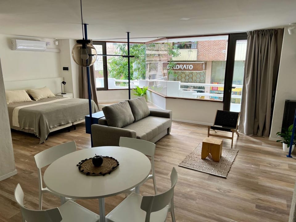 Communal lounge/ TV room, Bed, TV and multimedia, Living room, Photo of the whole room, Seating area, Evening entertainment, Bedroom, air conditioner