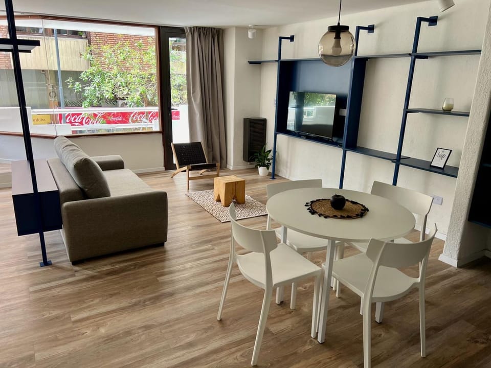 TV and multimedia, Kitchen or kitchenette, Living room, Seating area, Dining area