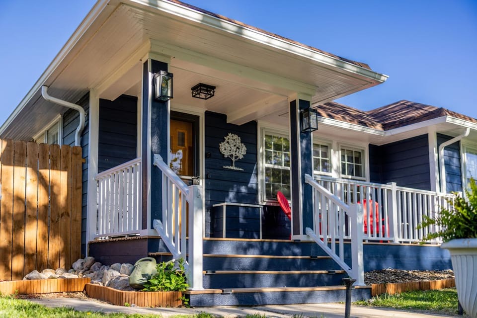 Updated Central Cottage House in Casper