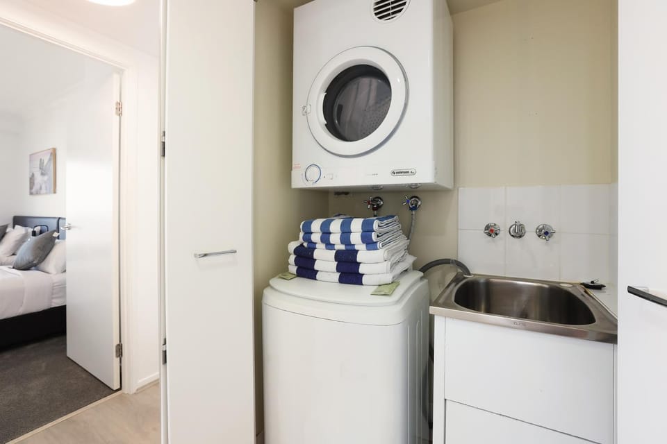 Stunning Chevron Apartment 3 Pools - Optimise BNB Apartment in Surfers Paradise