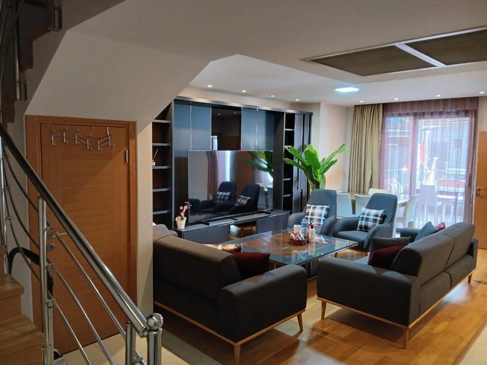 Taksim Perfect Residence, 3 bedrooms, pool, sauna, gym Apartment in Istanbul