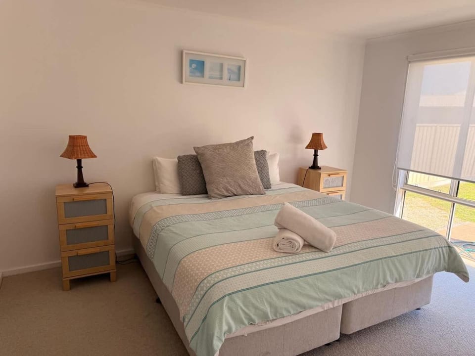 Elandra House - WiFi pet friendly outside House in Robe