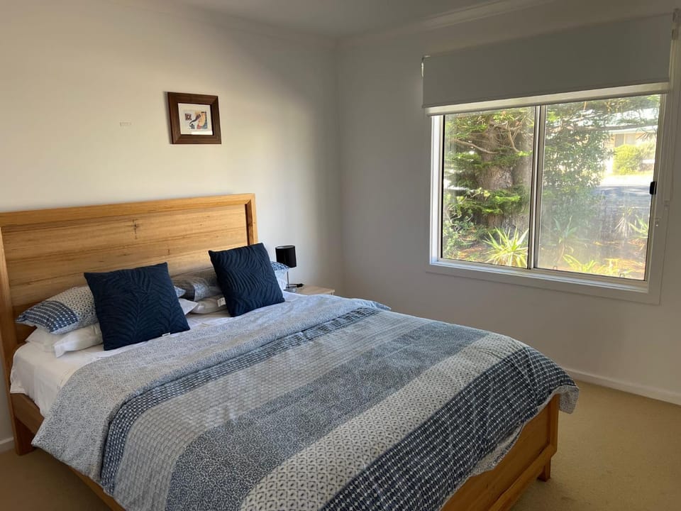 Elandra House - WiFi pet friendly outside House in Robe