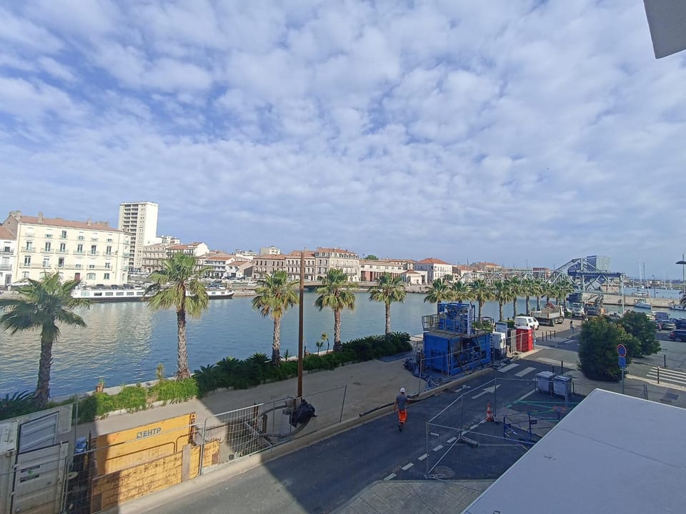 Spacieux 3 pièces avec garage, climatisation, terrasse, proche centre à Sète - FR-1-338-584 Apartment in Occitanie