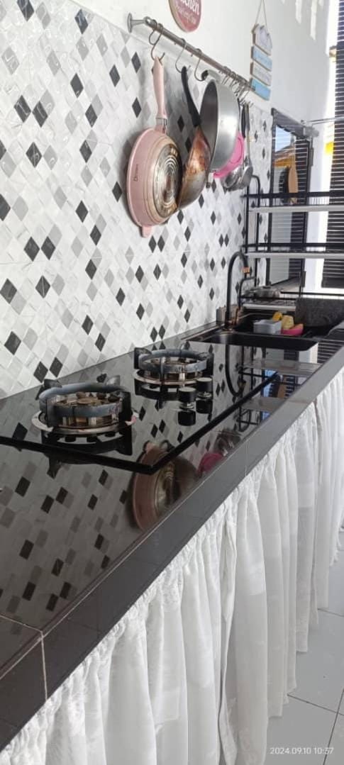 Communal kitchen, kitchen