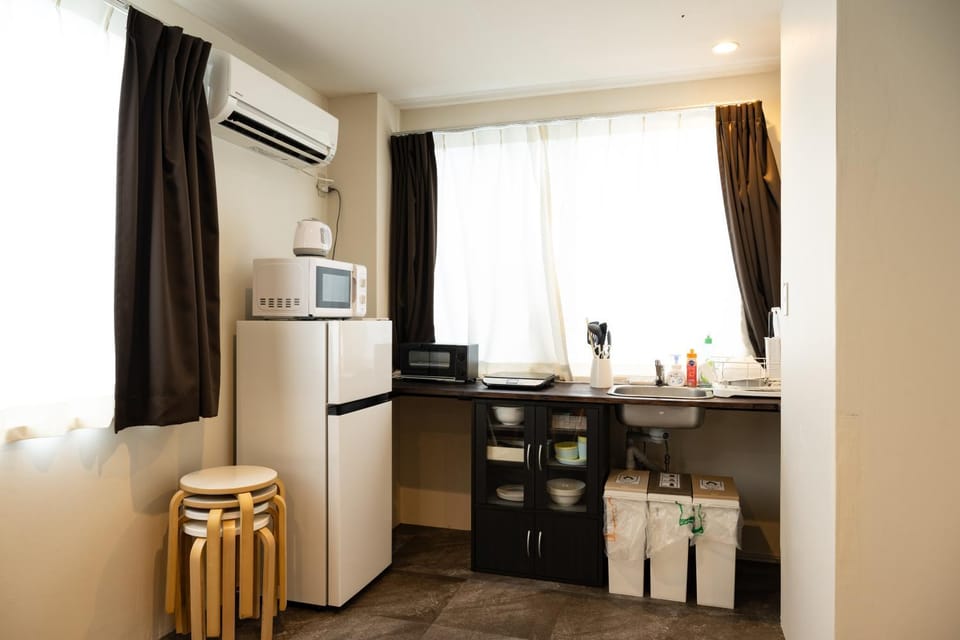 Kitchen or kitchenette, minibar, toaster, air conditioner