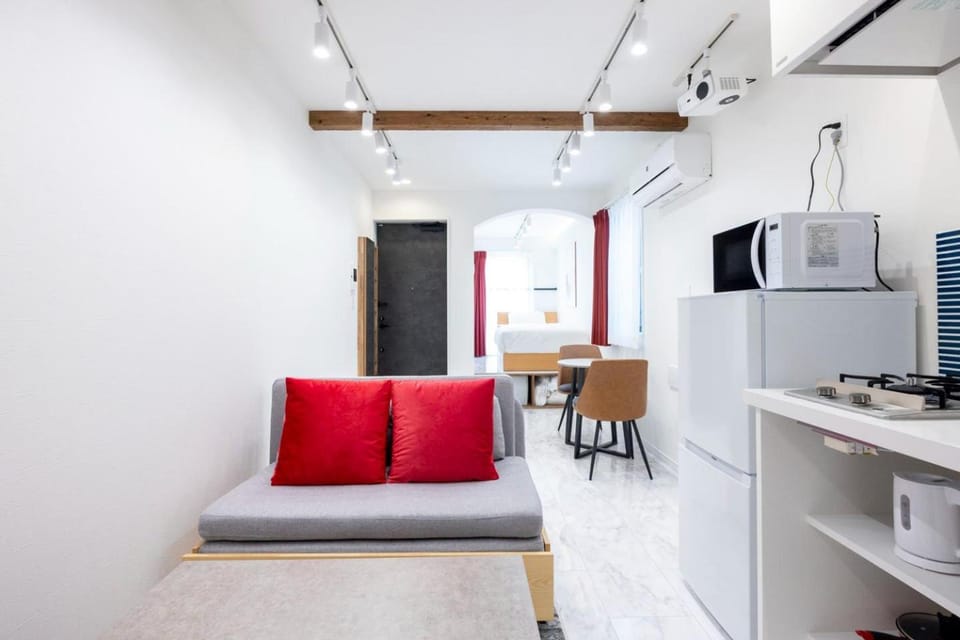Kitchen or kitchenette, Living room, Seating area, Dining area, microwave