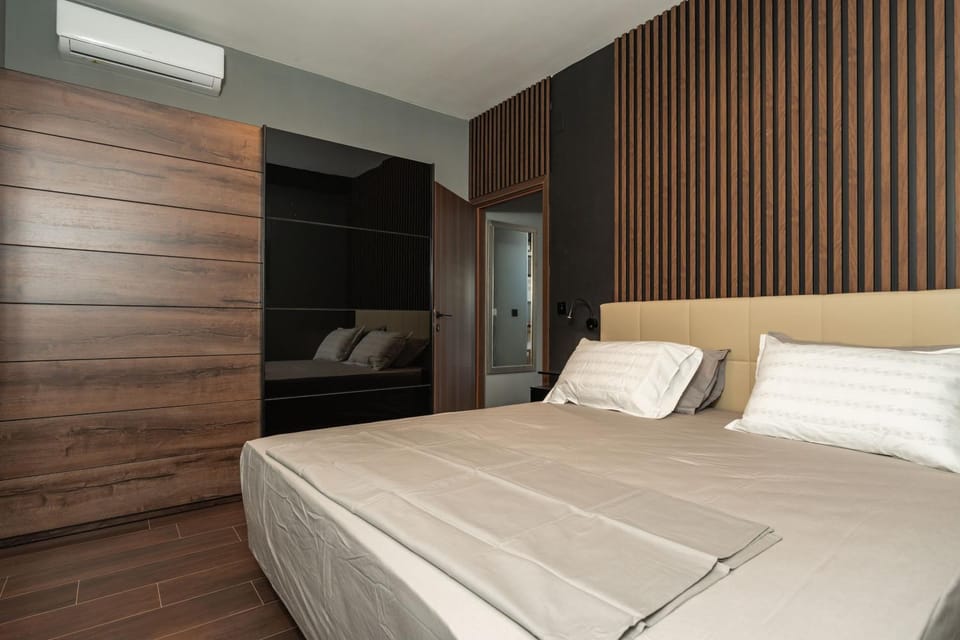 Bed, Bedroom, air conditioner