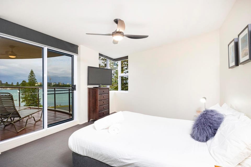 Bed, View (from property/room), Balcony/Terrace, Bedroom