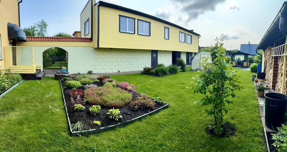 Property building, Day, Garden, Garden view
